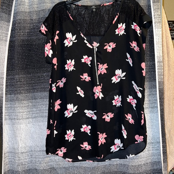 Womens blouse - Picture 1 of 3